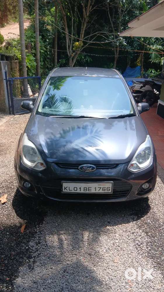 Model 2012 
Good Condition 
Diesel 
Chilling Ac
Power Steering 
2 Powe
