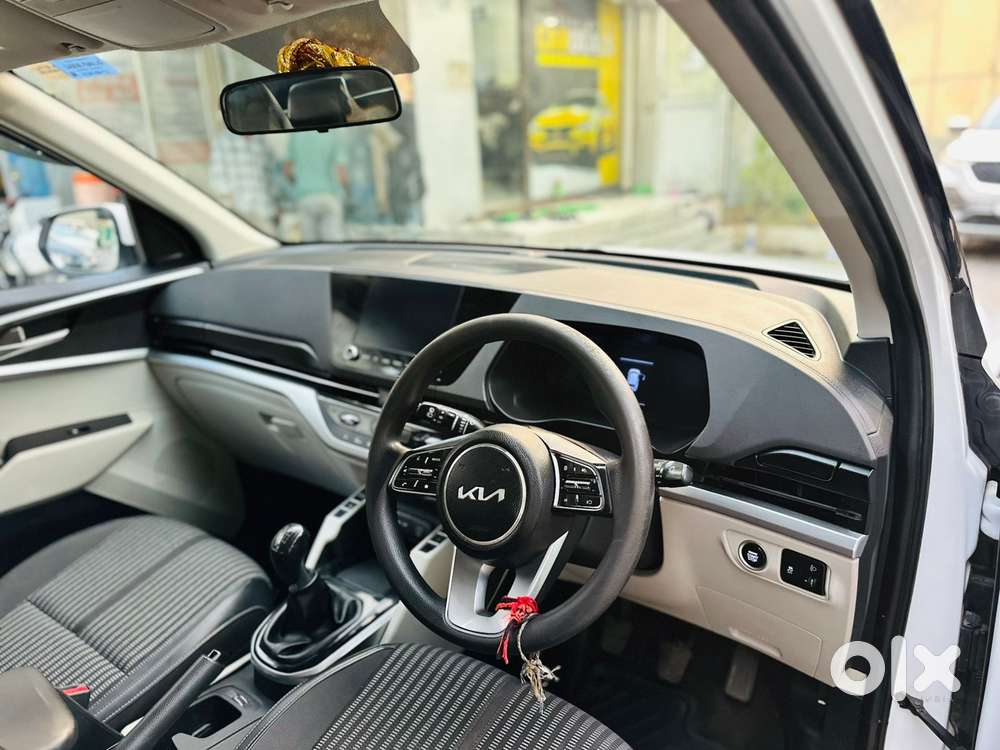 Kia Carens 1.4 Prestige Plus Turbo 7 Str, 2022, Petrol