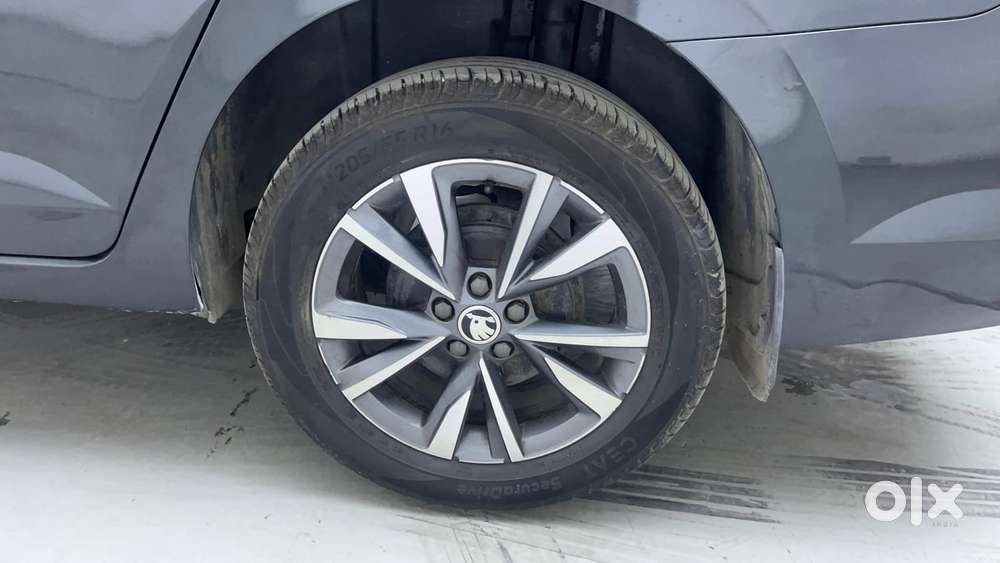 Skoda Slavia Style 1.0l Tsi Mt, 2023, Petrol