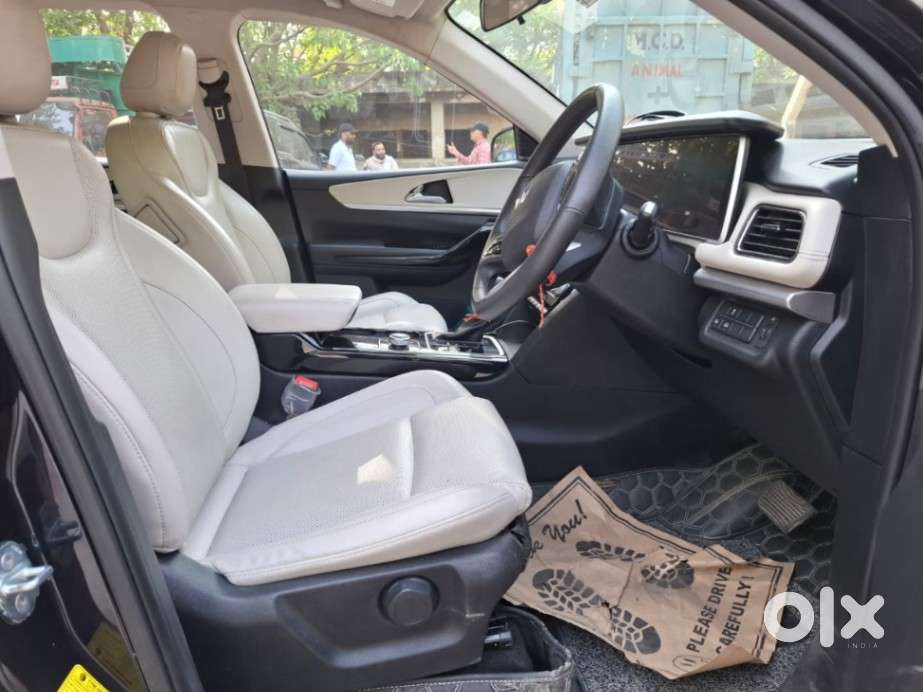 Mahindra Xuv700 Ax7 Luxury Pack Awd, 2025, Diesel