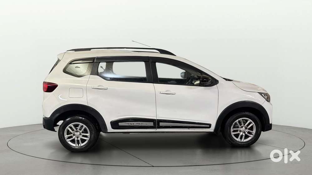 Renault Triber Rxt, 2023, Petrol
