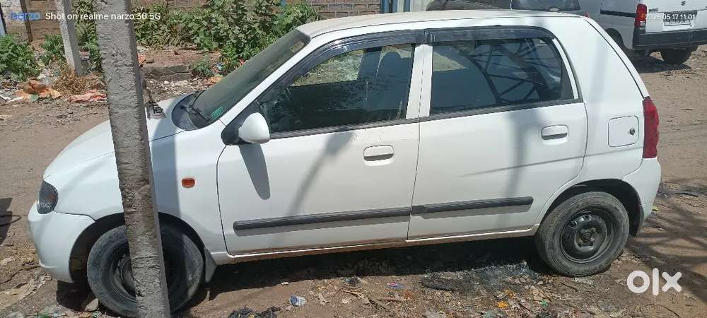 A One Gadi For Sell.gadi Deko Fer Lo Ok Or Time Pas Vali Dur Rahi