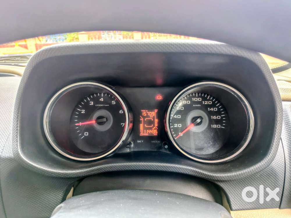 Mahindra Tuv 300 T10, 2017