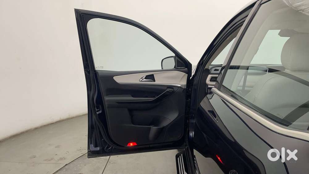 Mahindra Xuv700 2.2 Ax 7 Diesel Mt Luxury Pack Str, 2022, Diesel