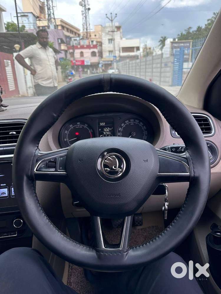 Skoda Rapid Petrol 2016