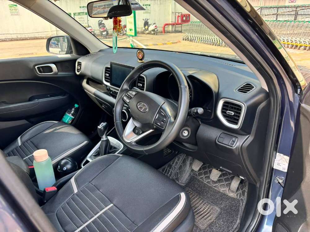 Hyundai Venue 2019 Petrol 75000 Km Driven