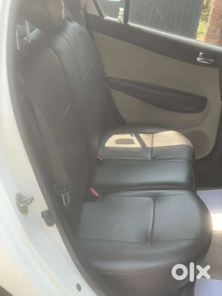 I20 Asta 31829 Kms Run Top Model Brand New Condition With New Tyres