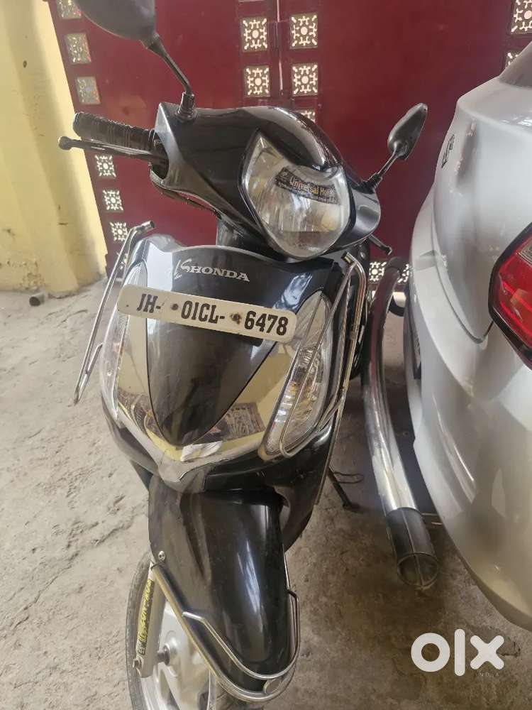 A mettalic black Honda Avaitor with self start Bs4 model