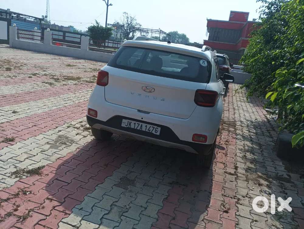 Hyundai Venue 2021 Petrol 42237 Km Driven