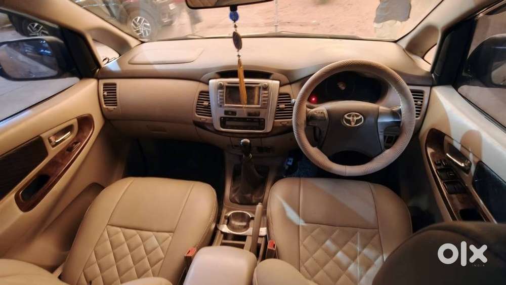 Toyota Innova 2.5 V 8 Str, 2012, Diesel