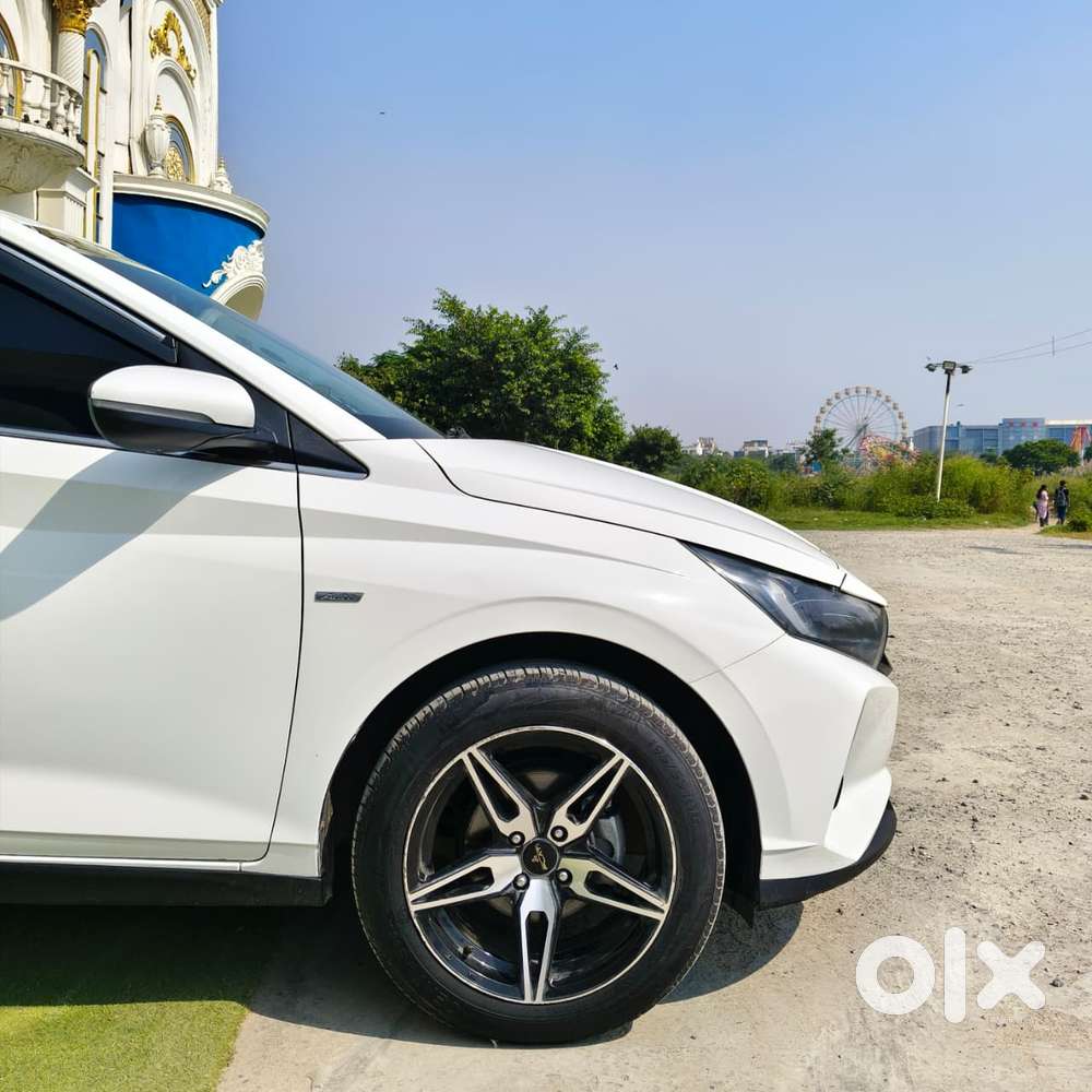 Hyundai I20 Sportz 1.2 Ivt, 2023, Petrol