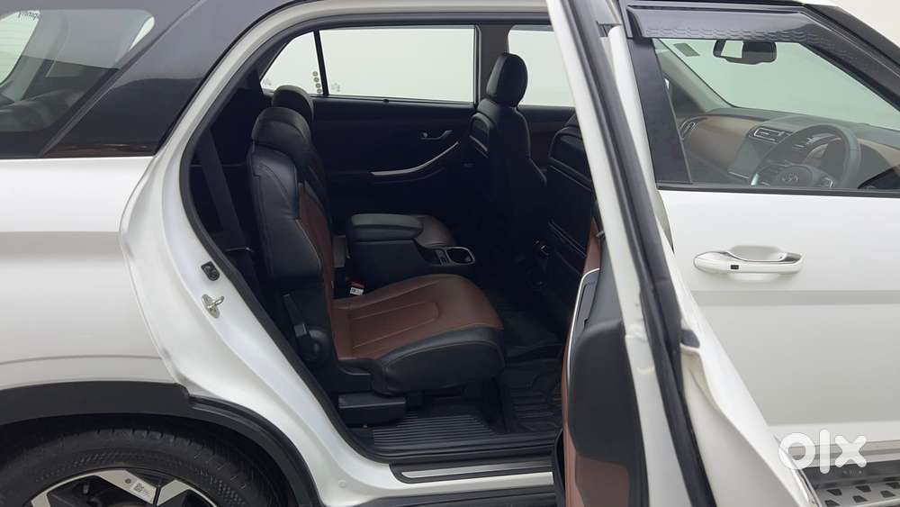 Hyundai Alcazar 2.0 Signature (o) Petrol At 6 Str, 2021, Petrol
