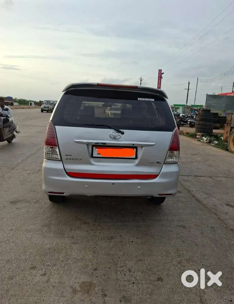 Toyota Innova 2011