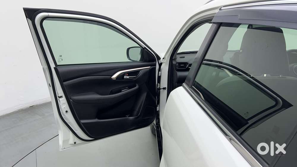 Maruti Suzuki Grand Vitara 1.5 Zeta Plus Intelligent Hybrid Ecvt, 20..