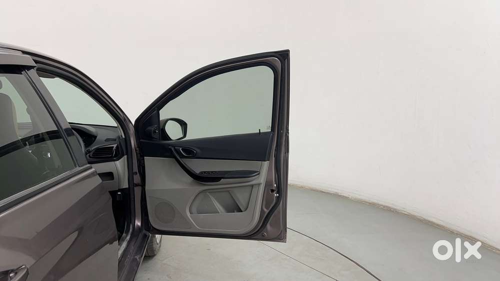 Tata Tiago 1.2 Revotron Xt, 2016, Petrol