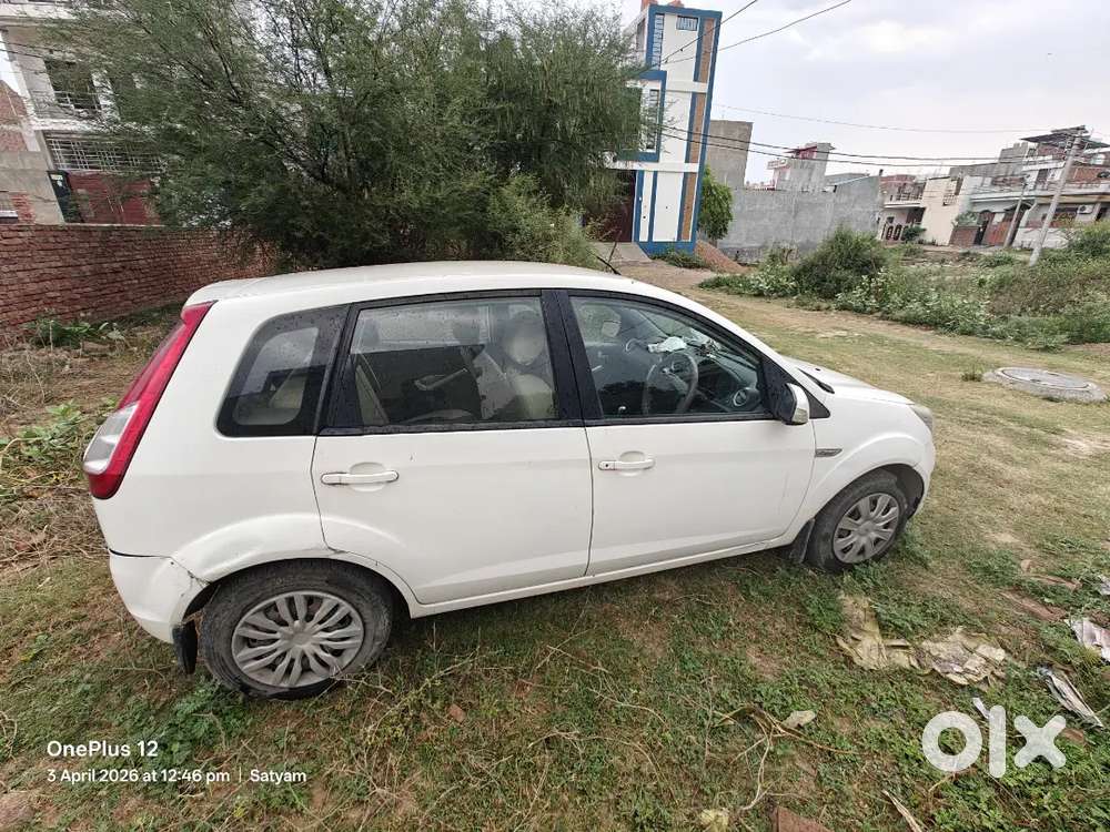 Ford Figo Petrol Zxi 2015 Variant