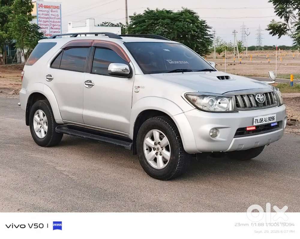 Toyota Fortuner Legender 2009 Diesel 215 Km Driven