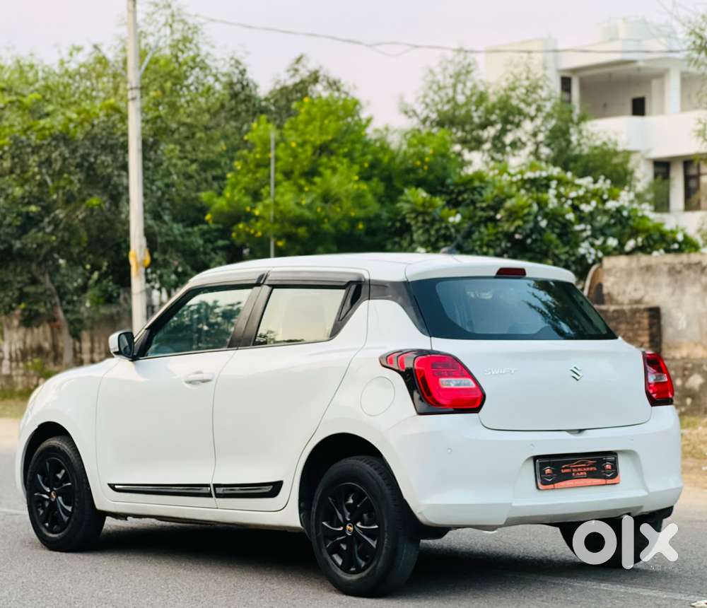 Maruti Suzuki Swift Vxi + Manual, 2022, Petrol