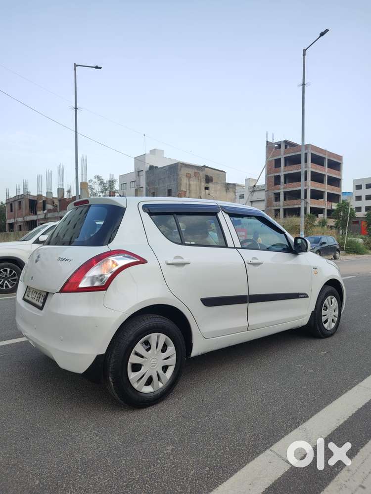 Maruti Suzuki Swift Lxi Optional-o, 2017, Petrol
