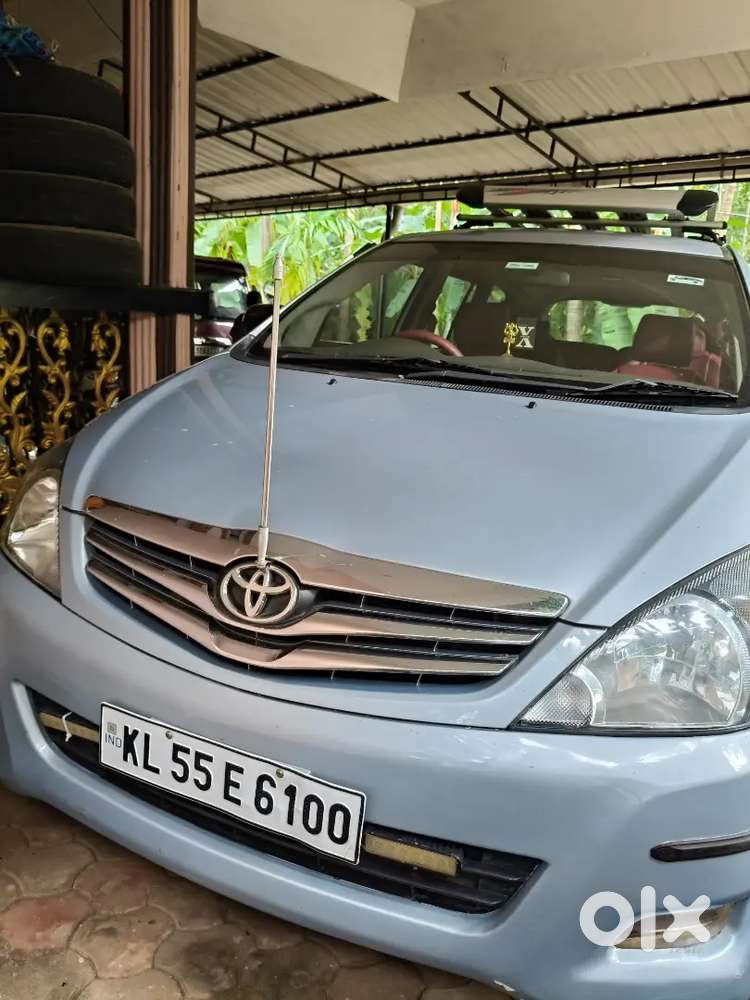 Toyota Innova Petrol 2010 Suv