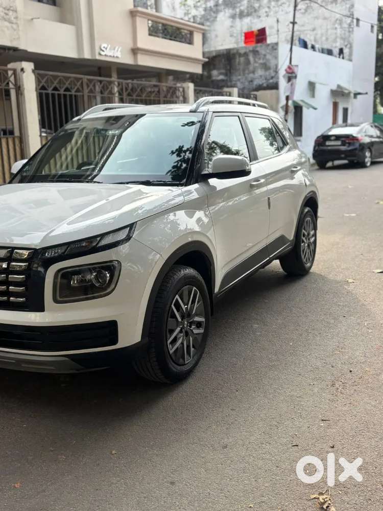 Hyundai Venue 2022 Petrol Well Maintained