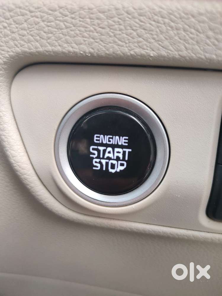 Kia Carens, 2023, Petrol