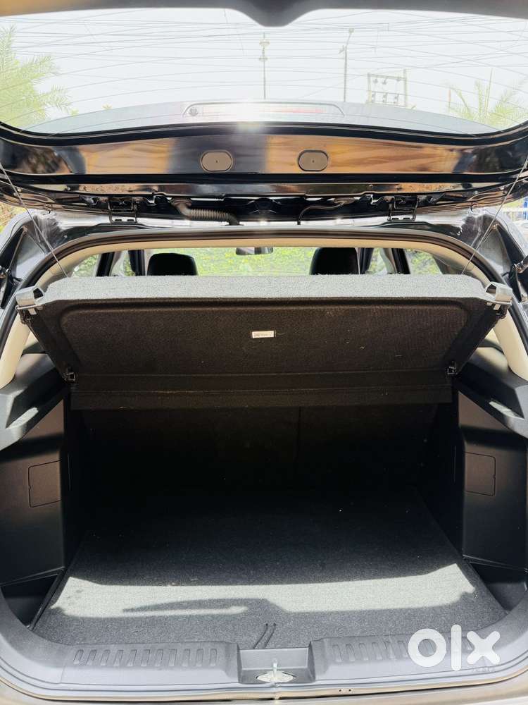 Maruti Suzuki Brezza 1.5 Zxi Plus Smart Hybrid, 2024, Petrol