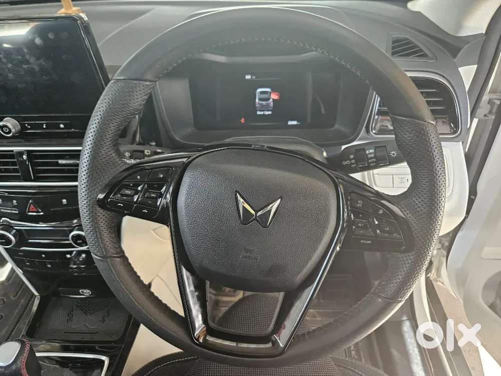 Mahindra Xuv 3xo Ax5 Automatic 2025  Diesel 22395 Km Driven