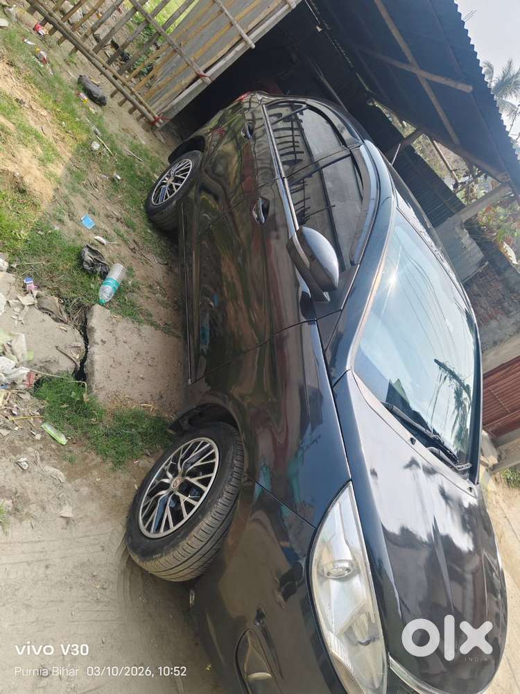 Full Condition Black Colour Ki Gadi