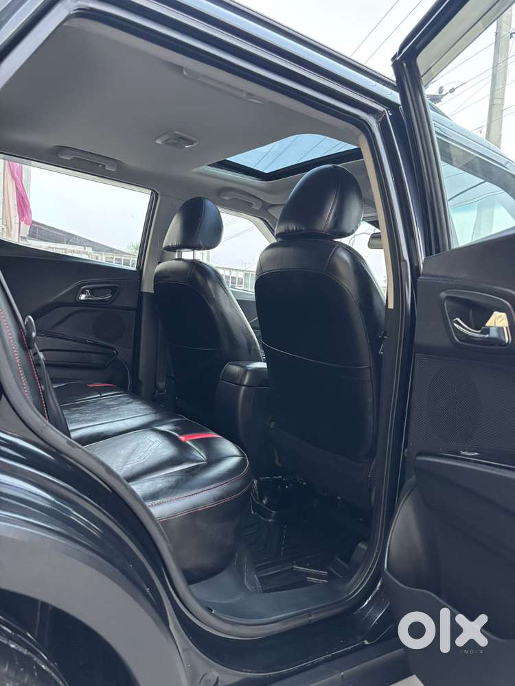 Mahindra Xuv300 W8, 2023, Petrol