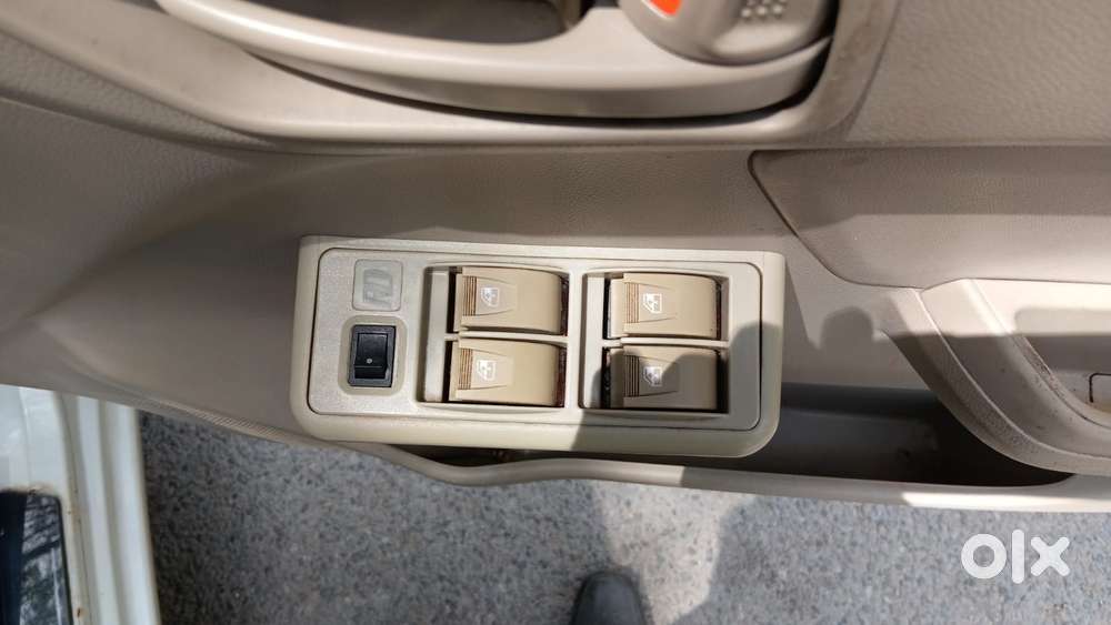 Maruti Suzuki Swift Dzire Lxi Optional-o, 2017, Cng & Hybrids