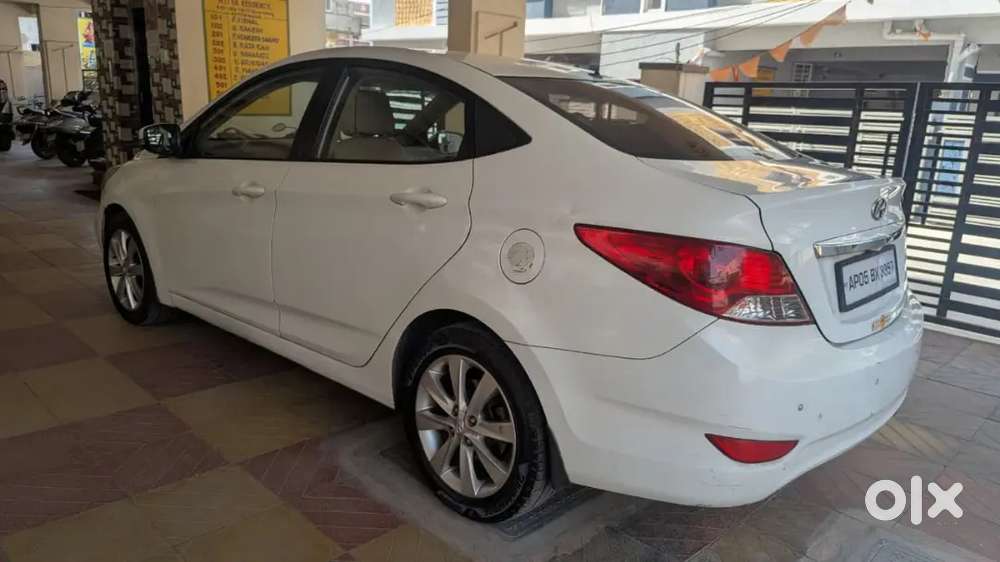 Hyundai Verna 2011