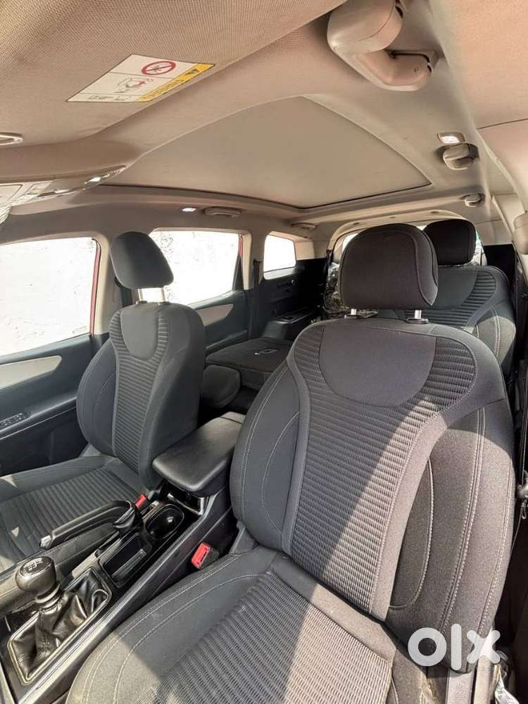Mahindra Xuv700 2.0 Ax 7 Petrol Mt Str, 2022