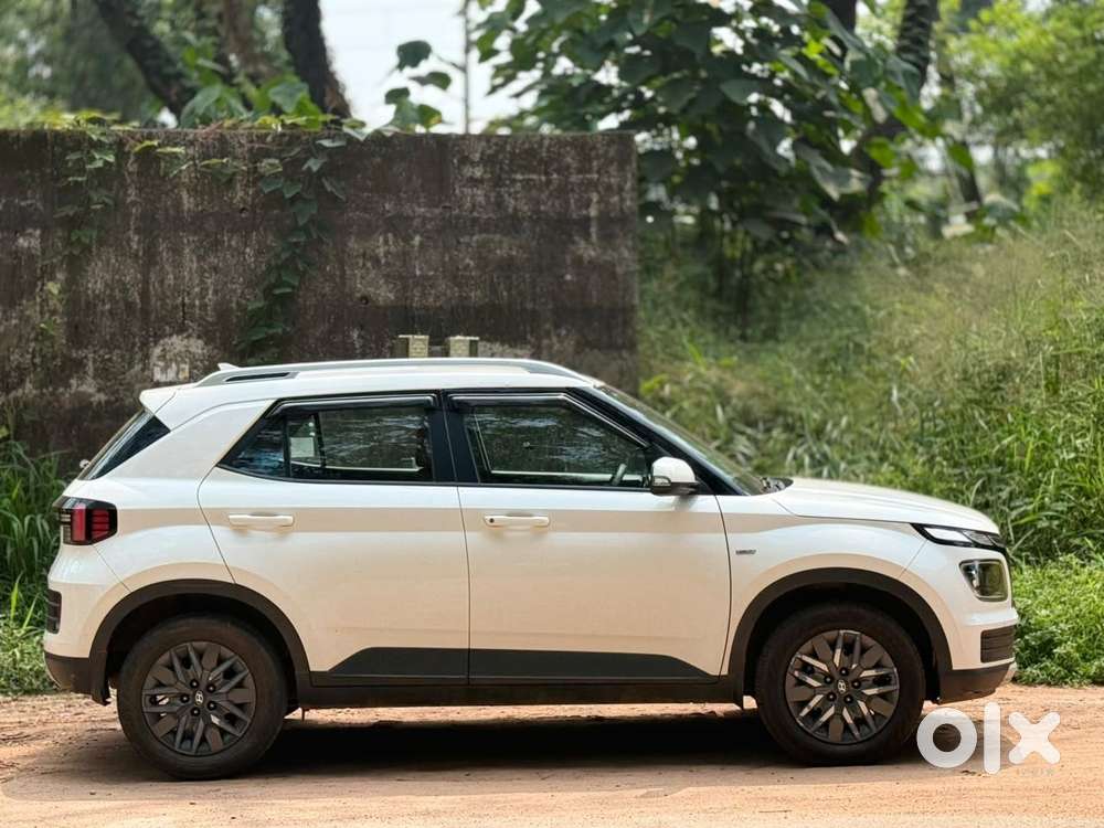 Hyundai Venue 1.0 S (o) Turbo Dct, 2023, Petrol