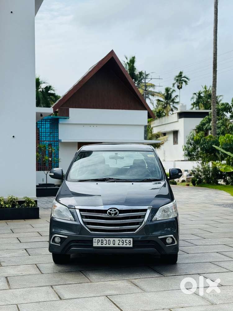 Toyota Innova 2015