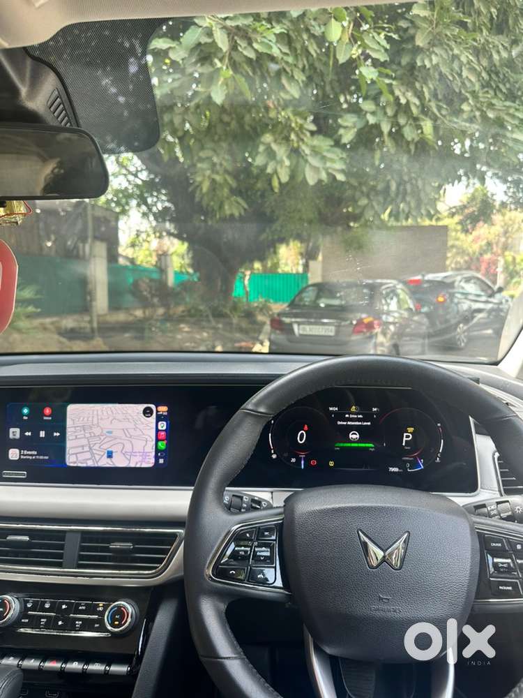 2025 Mahindra Xuv700 Ax7l Petrol At  Top Model  8,000 Km  Like New