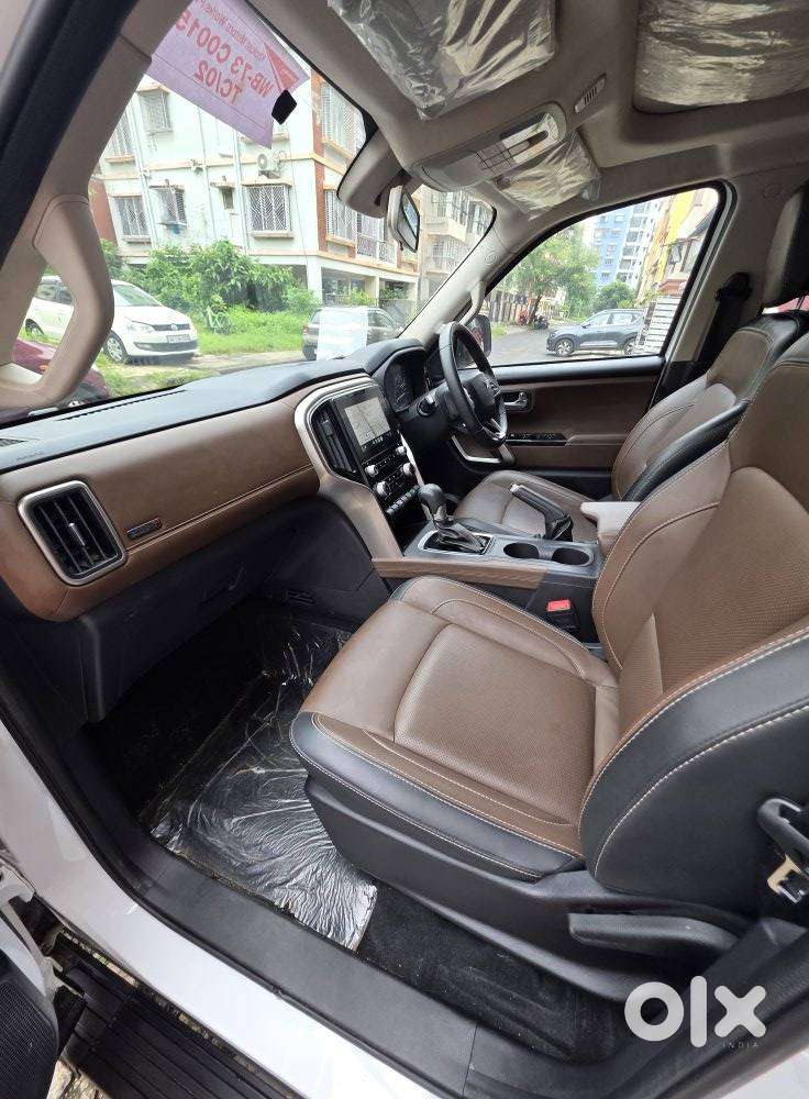 Mahindra Scorpio-n 2.0 Z8 Petrol At 7 Str, 2026, Petrol