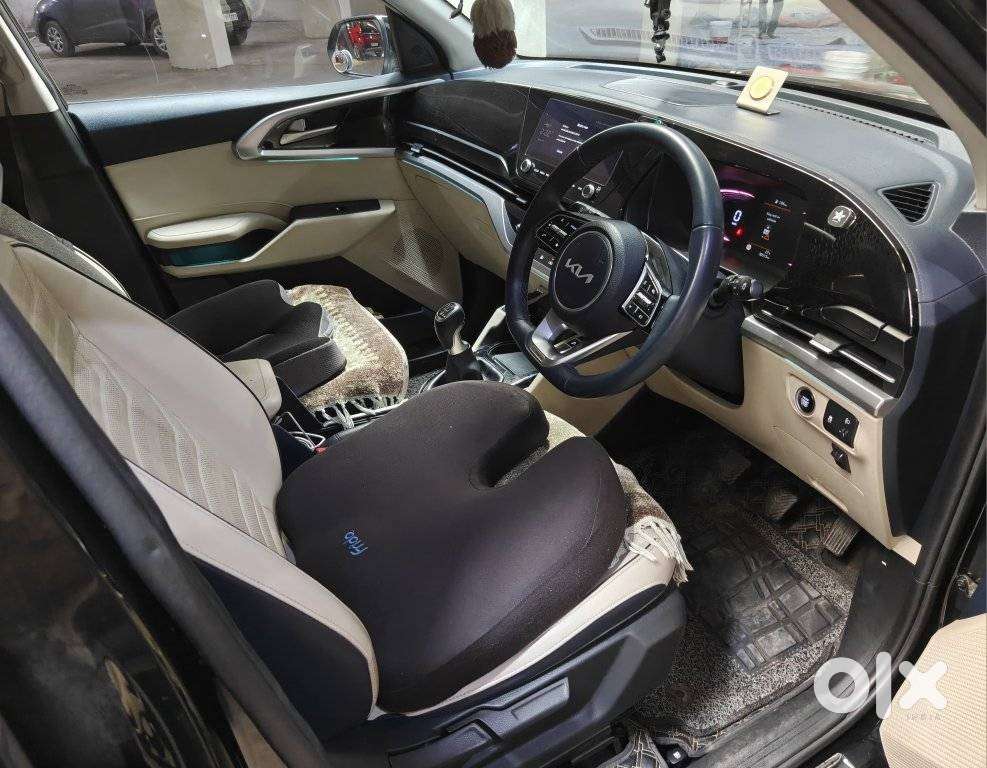 Kia Carens 1.4 Luxury 7 Str, 2022, Petrol