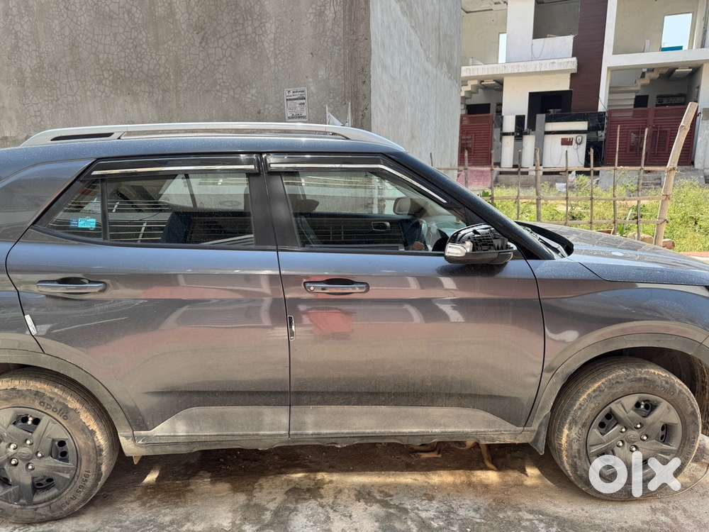 Hyundai Venue Petrol 2024