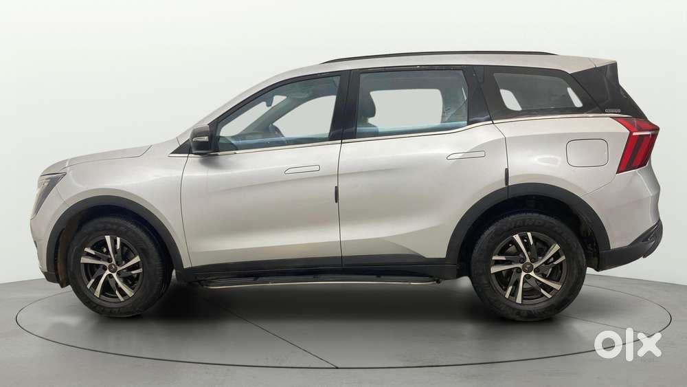Mahindra Xuv700 2.0 Ax 5 Petrol Mt Str, 2022, Petrol