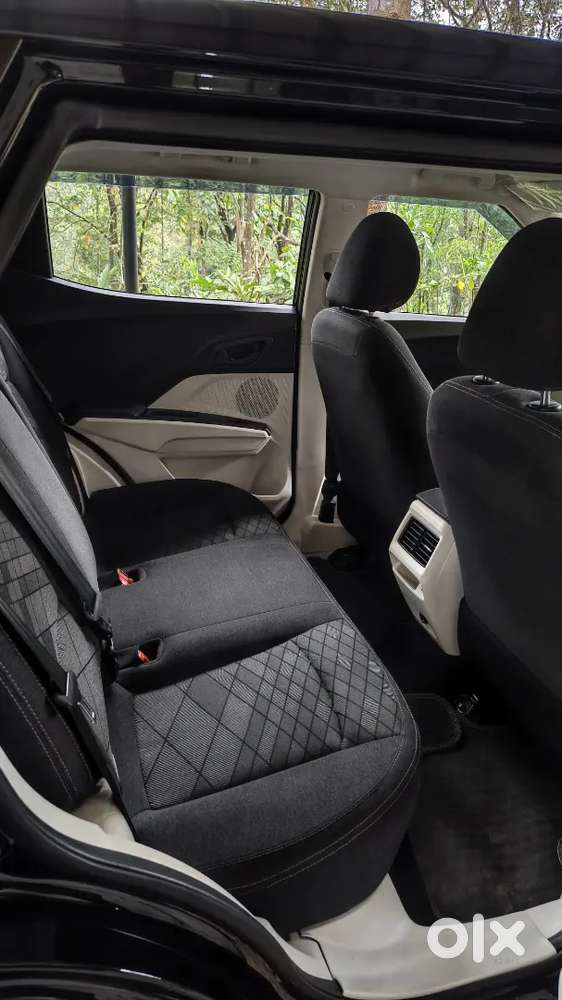 Mahindra Xuv 3xo Mx1 2024 Petrol Well Maintained
