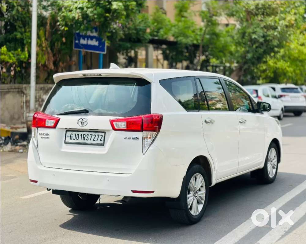 Toyota Innova Crysta 2.8 Zx At 7 Seater, 2016, Diesel