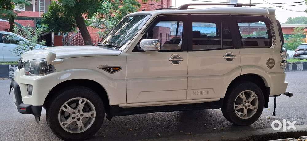 Mahindra Scorpio S10, 2015, Diesel