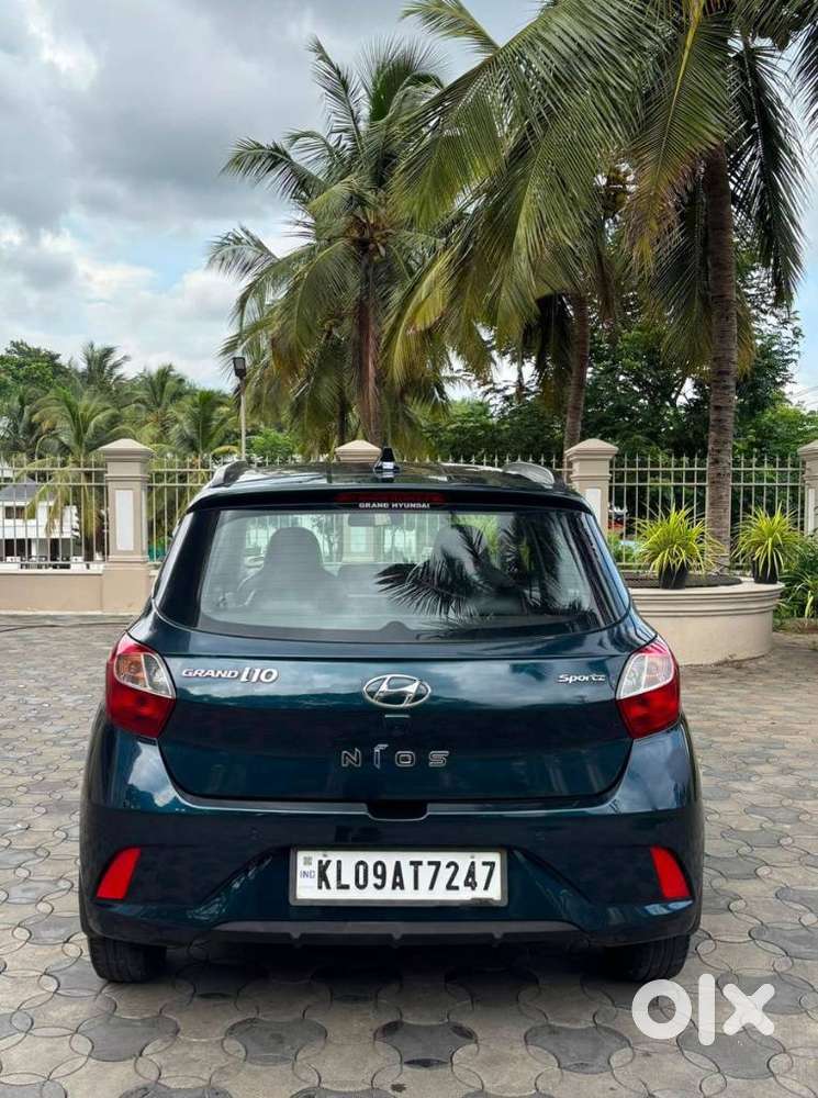 Hyundai Grand I10 Nios Sportz Dual Tone, 2021, Petrol