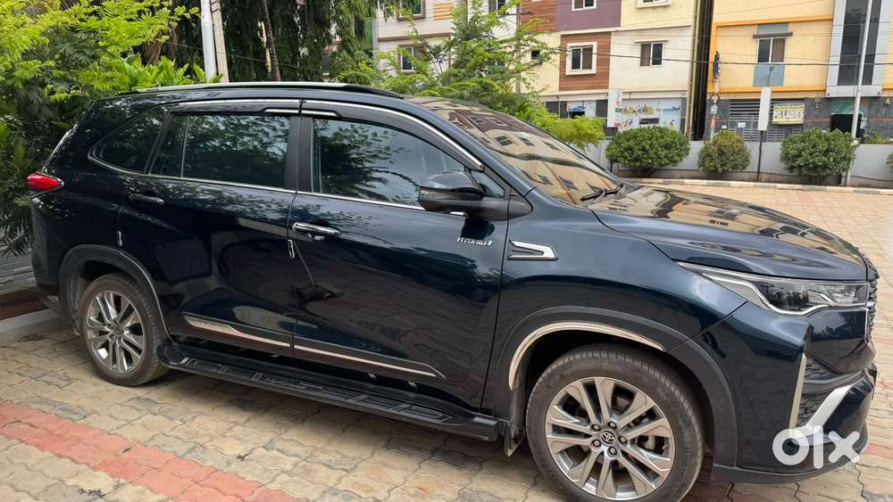 Toyota Innova Hycross 2.0 Zx (o) Hybrid 7 Str, 2024, Petrol