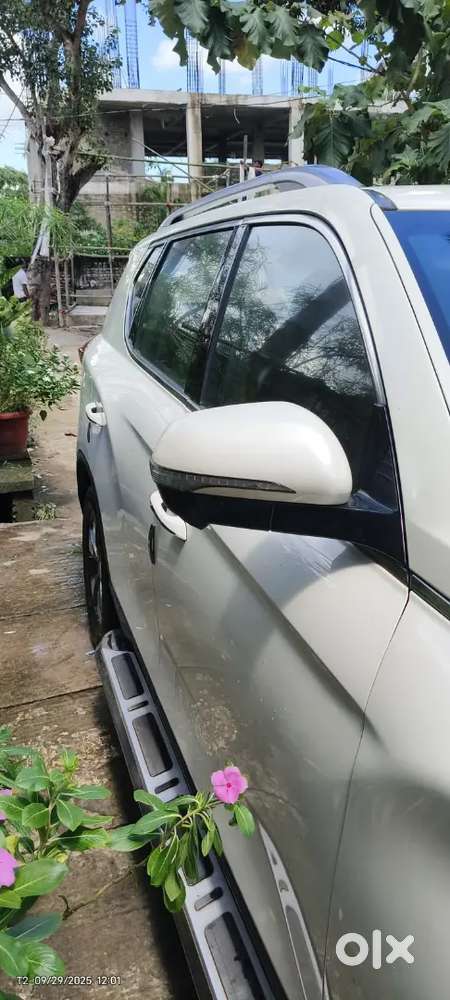 Mahindra Alturas G4 2020