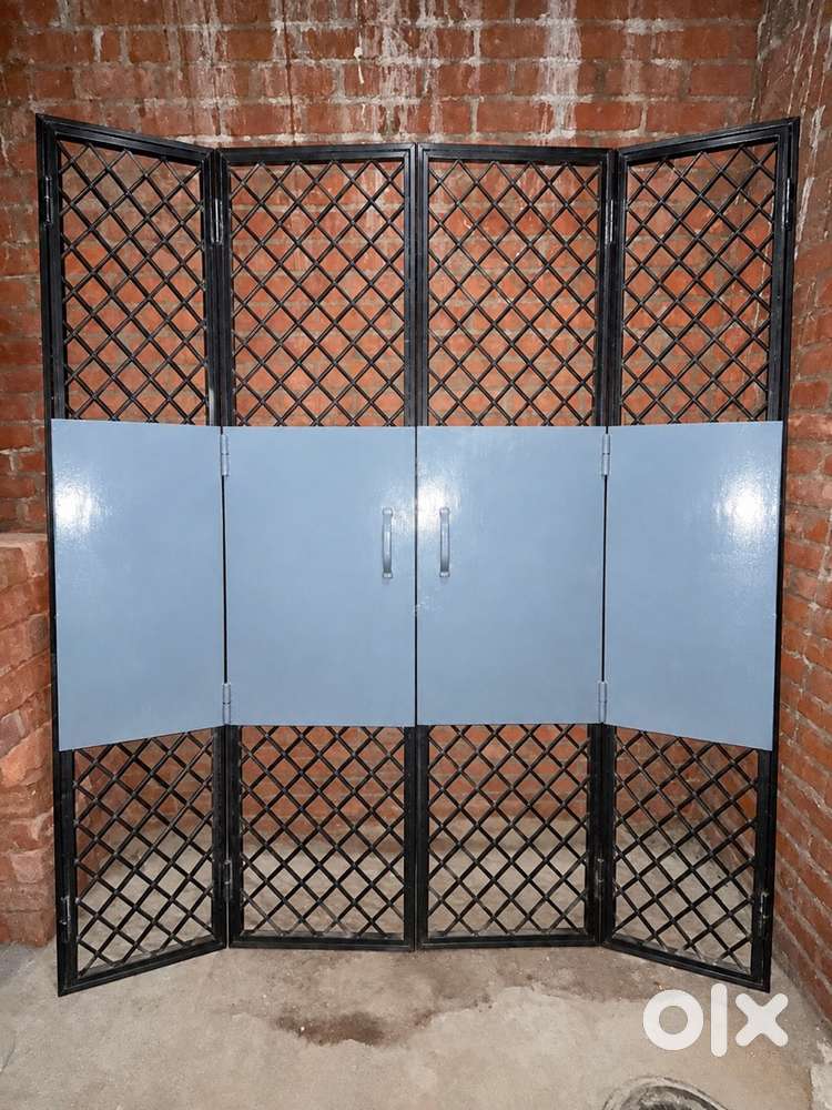 Wooden Gate, Iron Gate एवं Windows बिक्री के लिए उपलब्ध