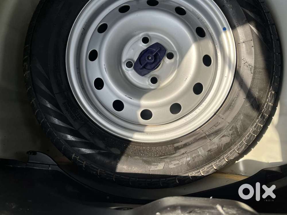 Maruti Suzuki Swift Lxi Optional-o, 2023, Petrol