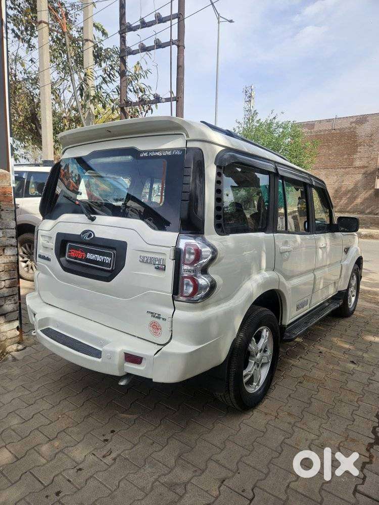 Mahindra Scorpio S10, 2015, Diesel
