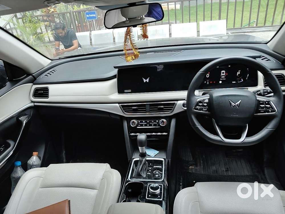 Mahindra Xuv700 Ax7l 6 Str At, 2025, Diesel